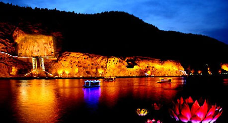 龙门石窟夜景