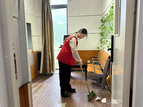 20250603＋音乐学院＋琴房楼＋专职同学打扫