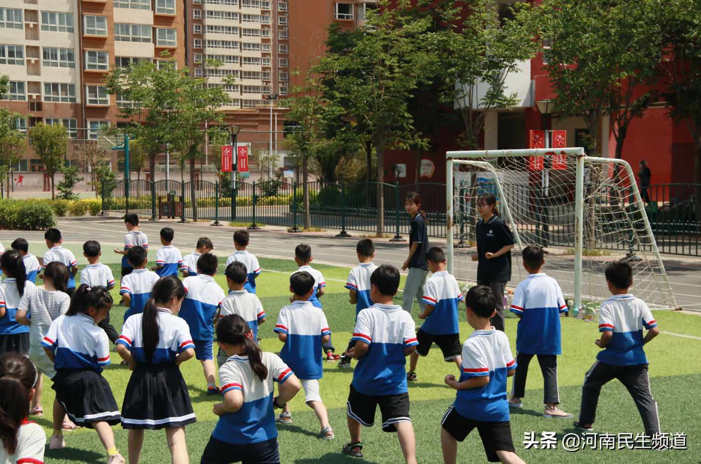 传统武术走进乡村小学，强身健体助力体育强国——洛阳师范学院暑期社会实践队开展“武术进校园”活动