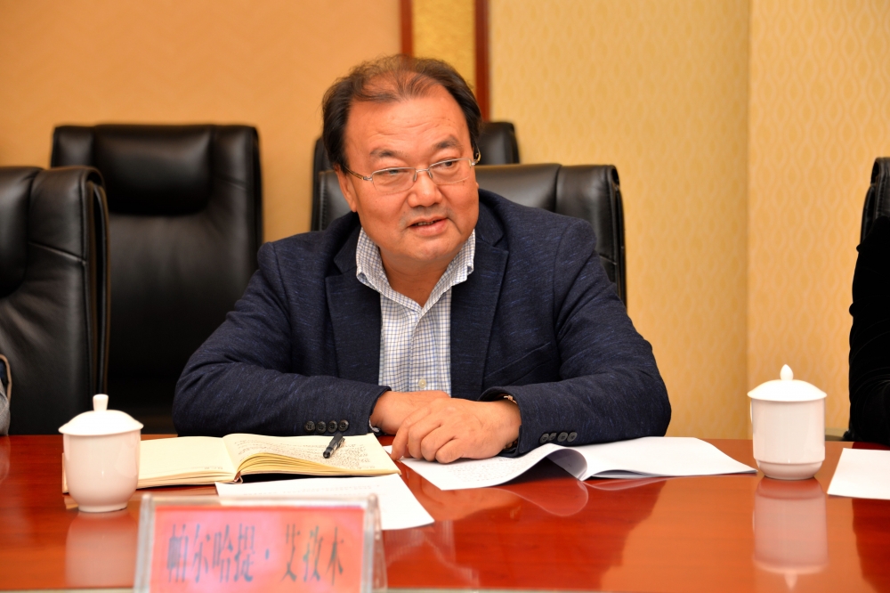 新疆维吾尔自治区教育厅厅长帕尔哈提61艾孜木讲话校长梁留科介绍我