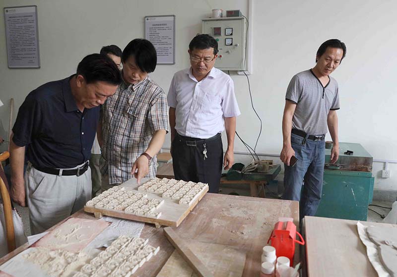 南阳理工学院艺术设计学院考察照片.jpg 南阳理工学院艺术设计学院考察照片.jpg