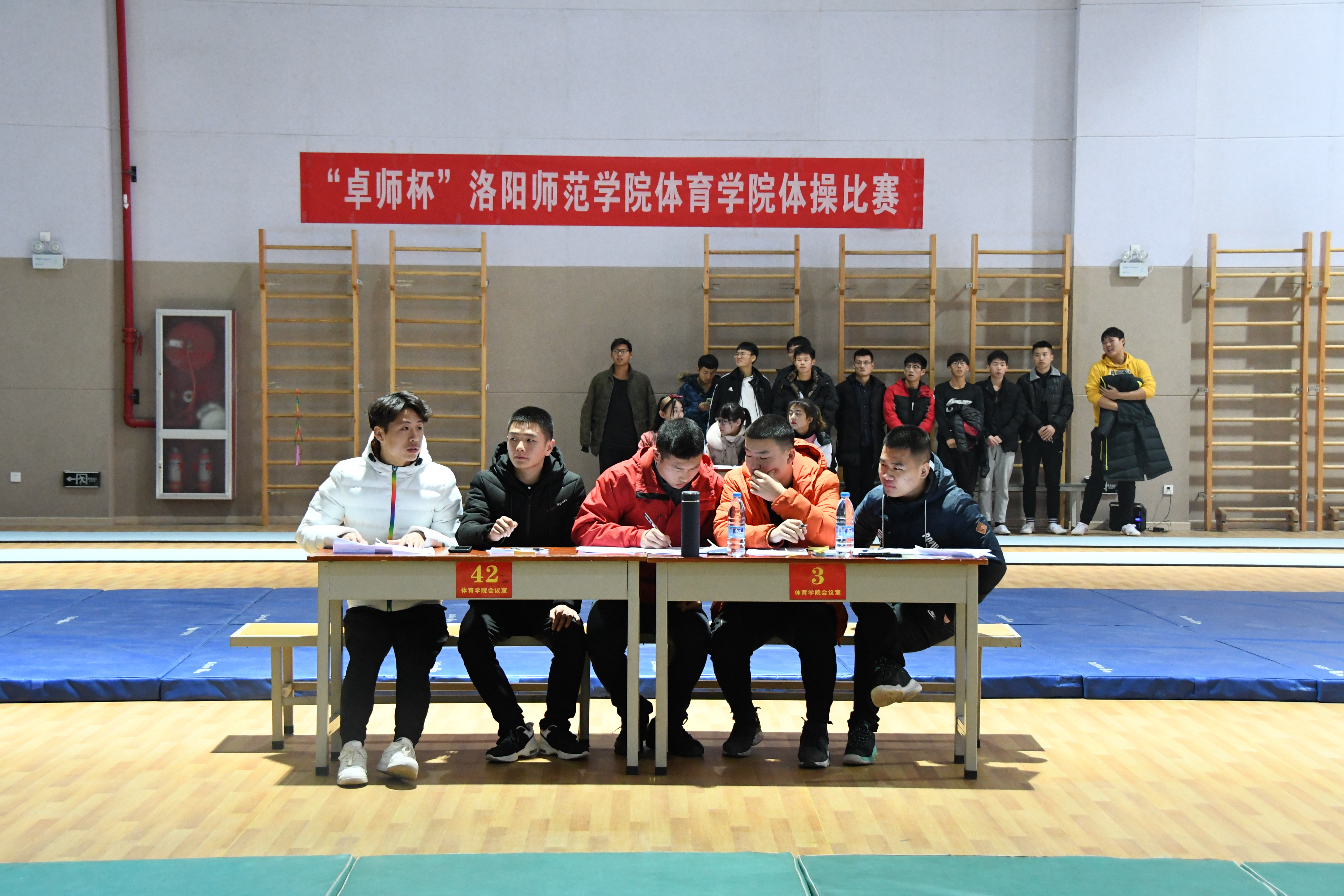 我院成功举办"卓师杯"体操,体育舞蹈比赛