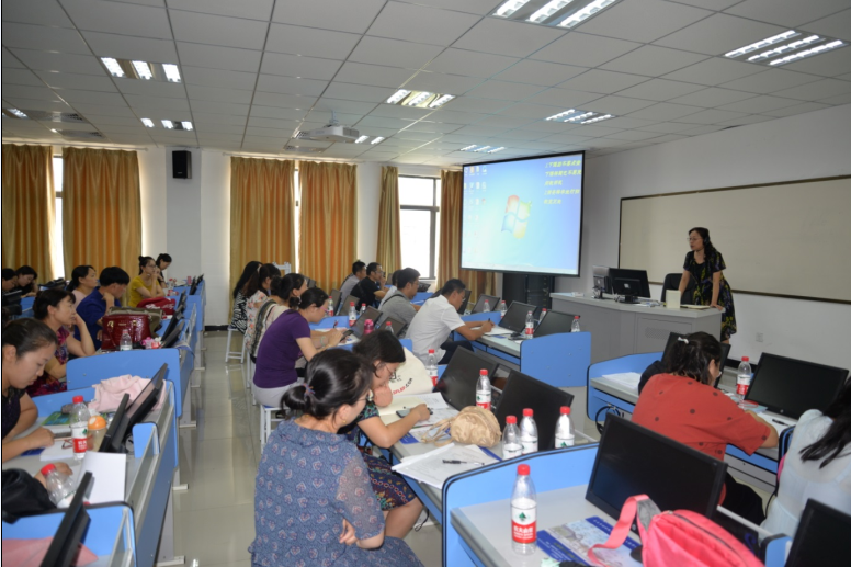 公外部进行暑期教师教学技能培训