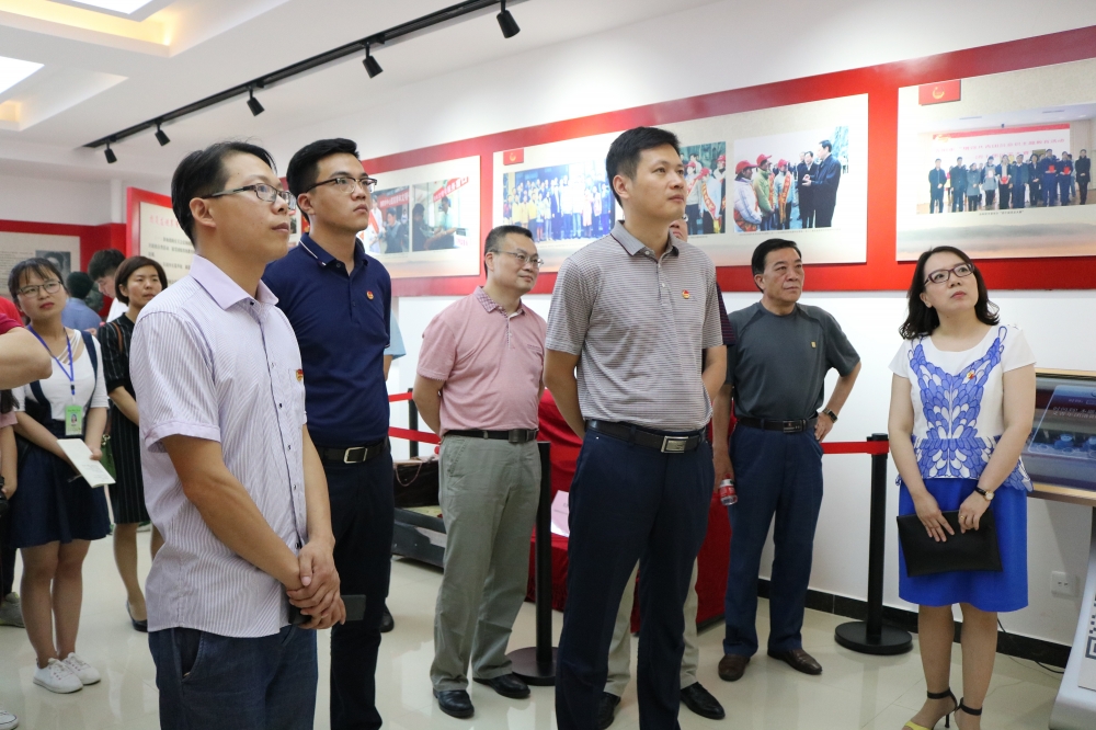 4团省委领导一行参观我校洛阳及豫西团史馆